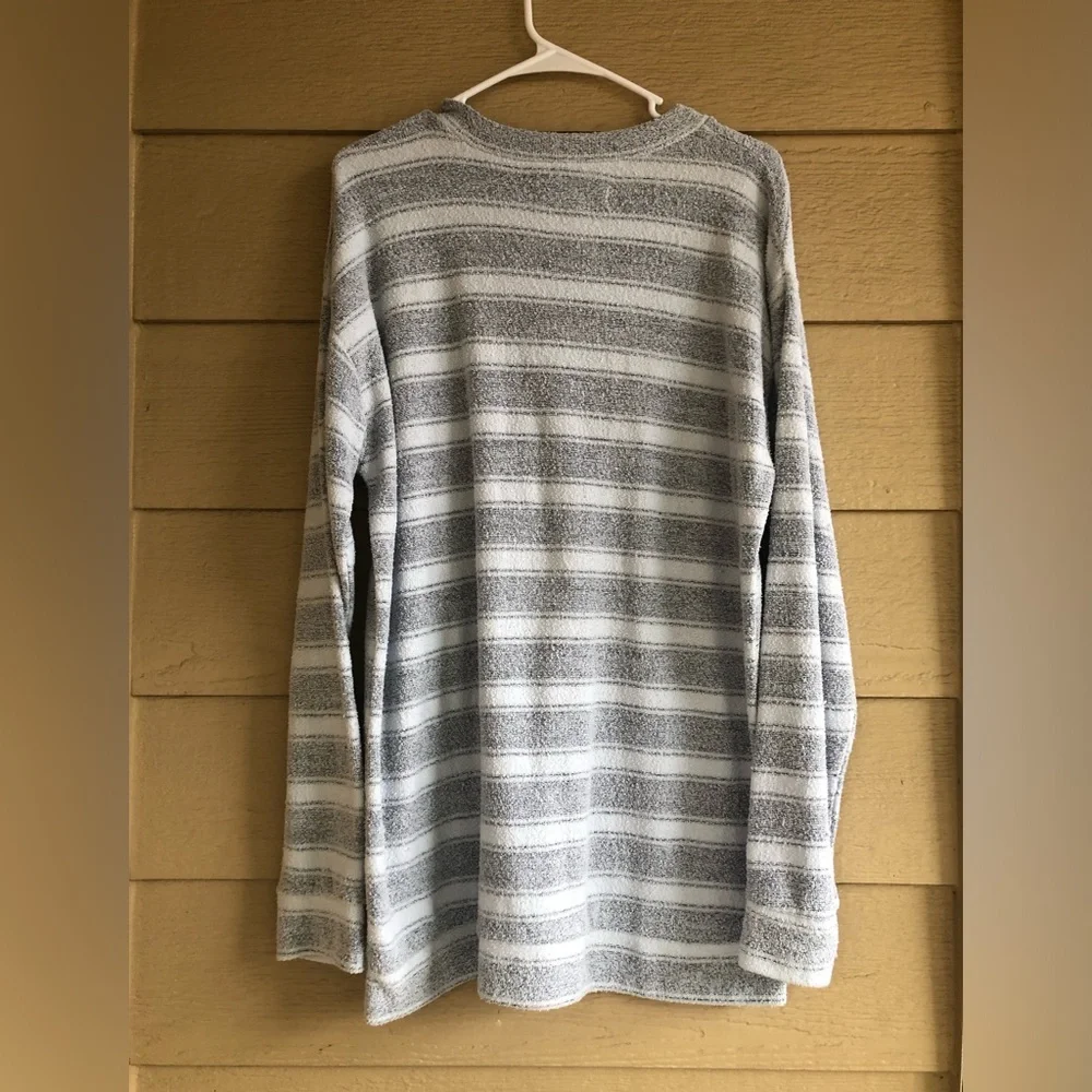 Gray and White Striped Sweater Vinyard Crew - Picture 4 of 5